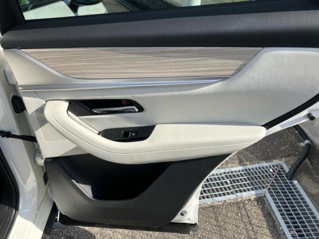 ＣＸ－６０ ４ＷＤ　ＸＤハイブリッドエクスクルーシブモダン　新品タイヤ／サンルーフ／ＢＯＳＥ／保証書／純正　ＳＤナビ／衝突安全装置／シートヒーター／全方位モニター／車線逸脱防止支援システム／シート　フルレザー／電動バックドア／ヘッドランプ　ＬＥＤ　革シート（22枚目）