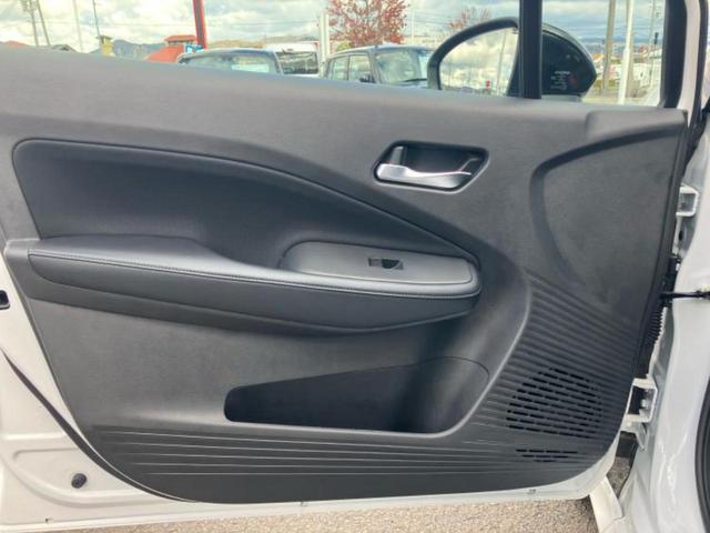 ノート Ｘ９０シュウネンキネンシャ　保証書／社外　９インチ　ＳＤナビ／インテリジェントルームミラー／アラウンドビューモニター／車線逸脱防止支援システム／プロパイロット／ヘッドランプ　ＬＥＤ／Ｂｌｕｅｔｏｏｔｈ接続／ＥＴＣ　全周囲カメラ（23枚目）