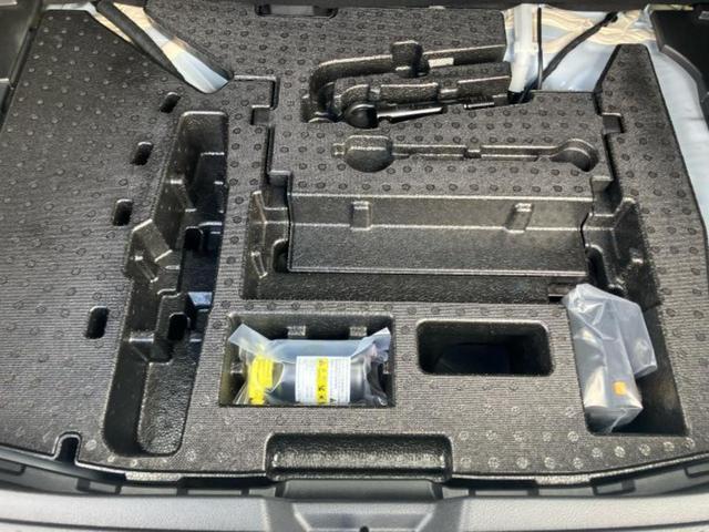 ノート Ｘ９０シュウネンキネンシャ　保証書／社外　９インチ　ＳＤナビ／インテリジェントルームミラー／アラウンドビューモニター／車線逸脱防止支援システム／プロパイロット／ヘッドランプ　ＬＥＤ／Ｂｌｕｅｔｏｏｔｈ接続／ＥＴＣ　全周囲カメラ（25枚目）