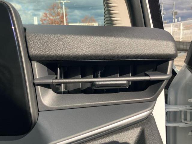 ノート Ｘ９０シュウネンキネンシャ　保証書／社外　９インチ　ＳＤナビ／インテリジェントルームミラー／アラウンドビューモニター／車線逸脱防止支援システム／プロパイロット／ヘッドランプ　ＬＥＤ／Ｂｌｕｅｔｏｏｔｈ接続／ＥＴＣ　全周囲カメラ（43枚目）