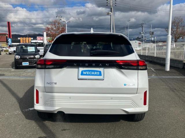 ノート Ｘ９０シュウネンキネンシャ　保証書／社外　９インチ　ＳＤナビ／インテリジェントルームミラー／アラウンドビューモニター／車線逸脱防止支援システム／プロパイロット／ヘッドランプ　ＬＥＤ／Ｂｌｕｅｔｏｏｔｈ接続／ＥＴＣ　全周囲カメラ（51枚目）