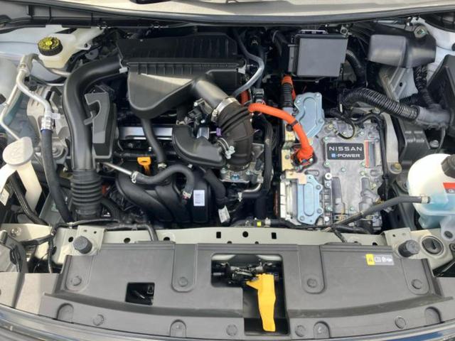 ノート Ｘ９０シュウネンキネンシャ　保証書／社外　９インチ　ＳＤナビ／インテリジェントルームミラー／アラウンドビューモニター／車線逸脱防止支援システム／プロパイロット／ヘッドランプ　ＬＥＤ／Ｂｌｕｅｔｏｏｔｈ接続／ＥＴＣ　全周囲カメラ（55枚目）