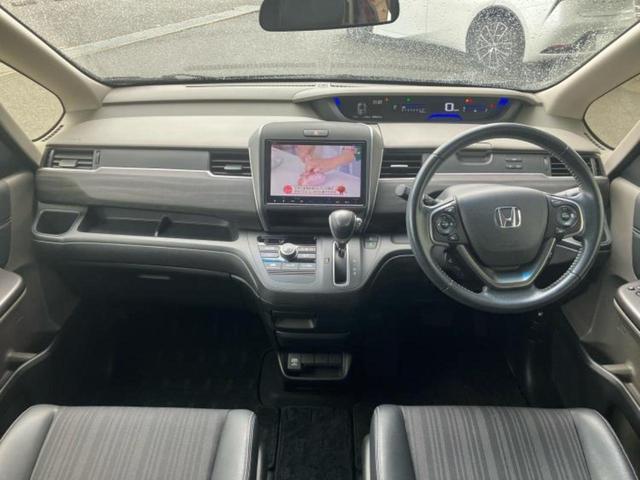 フリード Ｇホンダセンシング　新品タイヤ／保証書／純正　９インチ　メモリーナビ／衝突安全装置／両側電動スライドドア／車線逸脱防止支援システム／シート　ハーフレザー／Ｂｌｕｅｔｏｏｔｈ接続／ＥＴＣ／ＥＢＤ付ＡＢＳ／横滑り防止装置（4枚目）