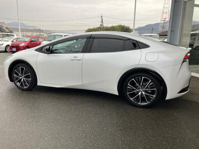 プリウス Ｚ　保証書／カーナビゲーション／衝突安全装置／シートヒーター／全方位モニター／車線逸脱防止支援システム／シート　合皮／パーキングアシスト　自動操舵／電動バックドア／ドライブレコーダー　前後　全周囲カメラ（2枚目）