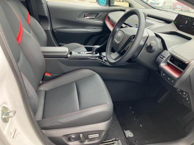 プリウス Ｚ　保証書／カーナビゲーション／衝突安全装置／シートヒーター／全方位モニター／車線逸脱防止支援システム／シート　合皮／パーキングアシスト　自動操舵／電動バックドア／ドライブレコーダー　前後　全周囲カメラ（4枚目）