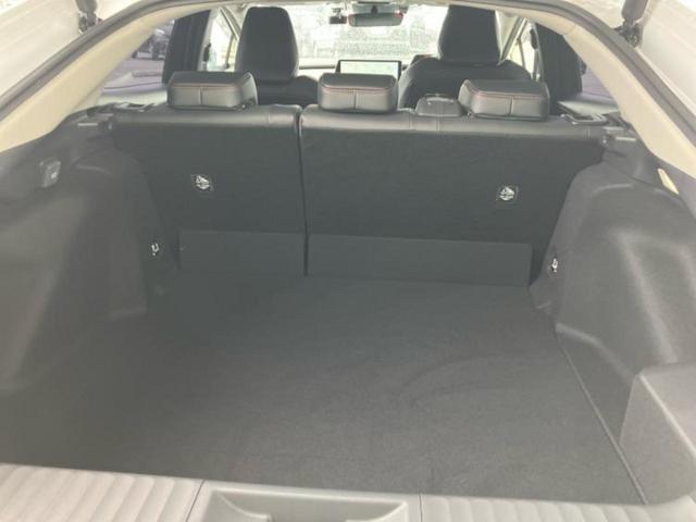 プリウス Ｚ　保証書／カーナビゲーション／衝突安全装置／シートヒーター／全方位モニター／車線逸脱防止支援システム／シート　合皮／パーキングアシスト　自動操舵／電動バックドア／ドライブレコーダー　前後　全周囲カメラ（8枚目）