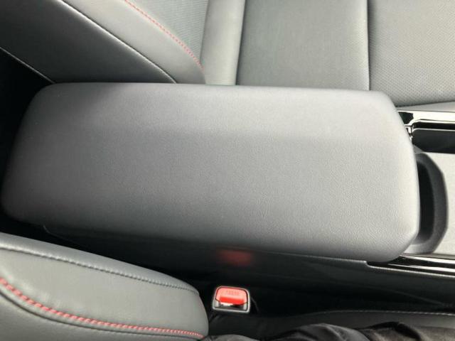 プリウス Ｚ　保証書／カーナビゲーション／衝突安全装置／シートヒーター／全方位モニター／車線逸脱防止支援システム／シート　合皮／パーキングアシスト　自動操舵／電動バックドア／ドライブレコーダー　前後　全周囲カメラ（34枚目）