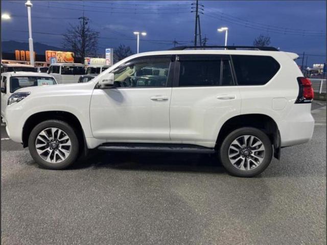 ランドクルーザープラド ４ＷＤ　ＴＸ　Ｌパッケージ　新品タイヤ／サンルーフ／保証書／純正　ＳＤナビ／トヨタセーフティセンス／シートヒーター／パノラミックビューモニター／シート　フルレザー／ヘッドランプ　ＬＥＤ／Ｂｌｕｅｔｏｏｔｈ接続／ＥＴＣ　革シート（2枚目）