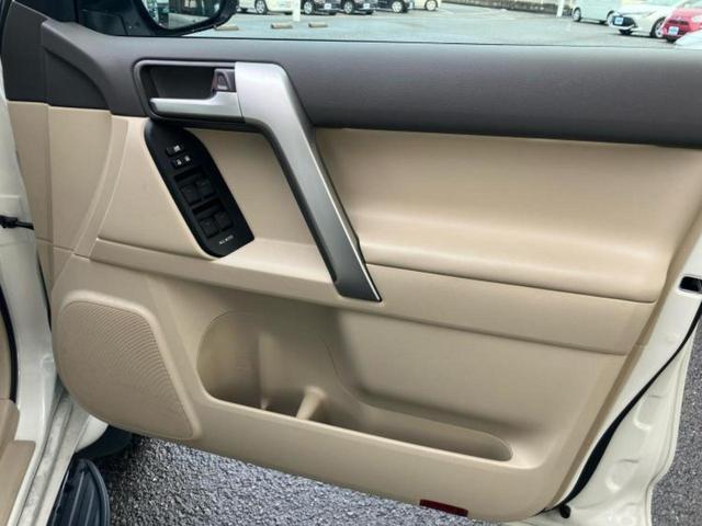 ランドクルーザープラド ４ＷＤ　ＴＸ　Ｌパッケージ　新品タイヤ／サンルーフ／保証書／純正　ＳＤナビ／トヨタセーフティセンス／シートヒーター／パノラミックビューモニター／シート　フルレザー／ヘッドランプ　ＬＥＤ／Ｂｌｕｅｔｏｏｔｈ接続／ＥＴＣ　革シート（20枚目）