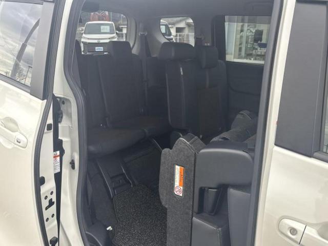 シエンタ Ｇクエロ　新品タイヤ／保証書／純正　ＳＤナビ／衝突安全装置／両側電動スライドドア／パノラミックビューモニター／車線逸脱防止支援システム／シート　ハーフレザー／ドライブレコーダー　前後／ヘッドランプ　ＬＥＤ（6枚目）