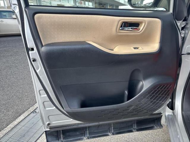 ノア ハイブリッドG 新品タイヤ/純正エアロ/保証書/社外 9インチ SDナビ/フリップダウンモニター/両側電動スライドドア/車線逸脱防止支援システム/オートステップ/ヘッドランプ LED/Bluetooth接続 ETC(24枚目)