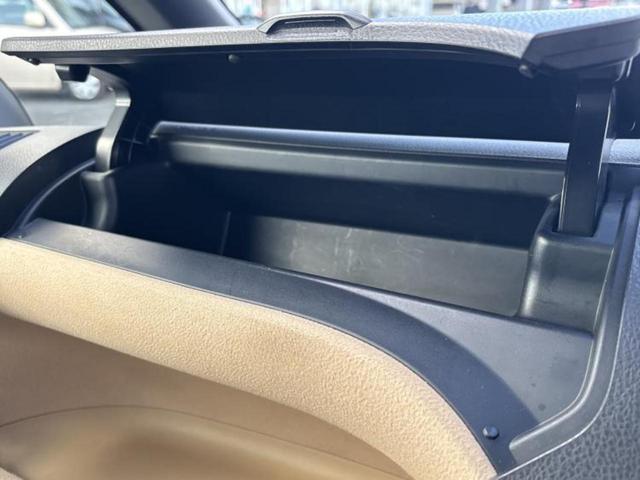 ノア ハイブリッドG 新品タイヤ/純正エアロ/保証書/社外 9インチ SDナビ/フリップダウンモニター/両側電動スライドドア/車線逸脱防止支援システム/オートステップ/ヘッドランプ LED/Bluetooth接続 ETC(40枚目)