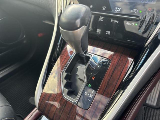 ハリアー ４ＷＤプレミアム　サンルーフ／保証書／純正　９インチ　ＳＤナビ／車線逸脱防止支援システム／シート　フルレザー／電動バックドア／ヘッドランプ　ＬＥＤ／Ｂｌｕｅｔｏｏｔｈ接続／ＥＴＣ／ＥＢＤ付ＡＢＳ／横滑り防止装置　４ＷＤ（18枚目）