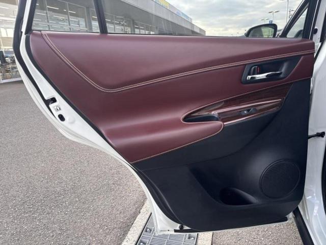 ハリアー ４ＷＤプレミアム　サンルーフ／保証書／純正　９インチ　ＳＤナビ／車線逸脱防止支援システム／シート　フルレザー／電動バックドア／ヘッドランプ　ＬＥＤ／Ｂｌｕｅｔｏｏｔｈ接続／ＥＴＣ／ＥＢＤ付ＡＢＳ／横滑り防止装置　４ＷＤ（20枚目）