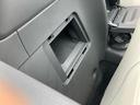 Ｓレザーパッケージホワイトセレクション　ＢＯＳＥ／保証書／純正　ＳＤナビ／衝突安全装置／シートヒーター　前席／車線逸脱防止支援システム／シート　フルレザー／パーキングアシスト　バックガイド／ヘッドランプ　ＬＥＤ／ＵＳＢジャック　革シート（32枚目）