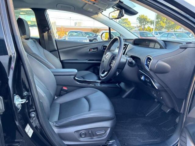 プリウス Ａツーリングセレクション　新品タイヤ／保証書／純正　９インチ　ＳＤナビ／衝突安全装置／シートヒーター／パノラミックビューモニター／車線逸脱防止支援システム／シート　合皮／パーキングアシスト　バックガイド　衝突被害軽減システム（4枚目）