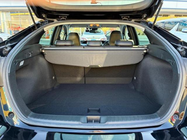 プリウス Ａツーリングセレクション　新品タイヤ／保証書／純正　９インチ　ＳＤナビ／衝突安全装置／シートヒーター／パノラミックビューモニター／車線逸脱防止支援システム／シート　合皮／パーキングアシスト　バックガイド　衝突被害軽減システム（8枚目）