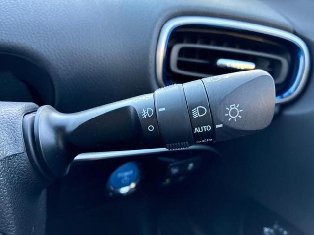 プリウス Ａツーリングセレクション　新品タイヤ／保証書／純正　９インチ　ＳＤナビ／衝突安全装置／シートヒーター／パノラミックビューモニター／車線逸脱防止支援システム／シート　合皮／パーキングアシスト　バックガイド　衝突被害軽減システム（16枚目）