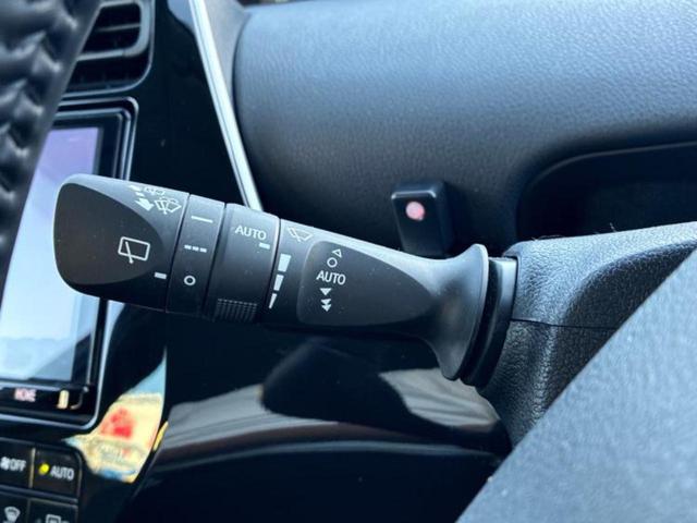 プリウス Ａツーリングセレクション　新品タイヤ／保証書／純正　９インチ　ＳＤナビ／衝突安全装置／シートヒーター／パノラミックビューモニター／車線逸脱防止支援システム／シート　合皮／パーキングアシスト　バックガイド　衝突被害軽減システム（17枚目）