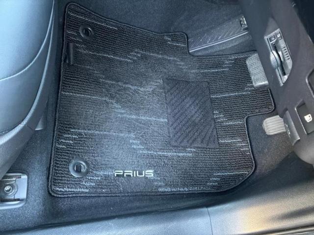 プリウス Ａツーリングセレクション　新品タイヤ／保証書／純正　９インチ　ＳＤナビ／衝突安全装置／シートヒーター／パノラミックビューモニター／車線逸脱防止支援システム／シート　合皮／パーキングアシスト　バックガイド　衝突被害軽減システム（41枚目）