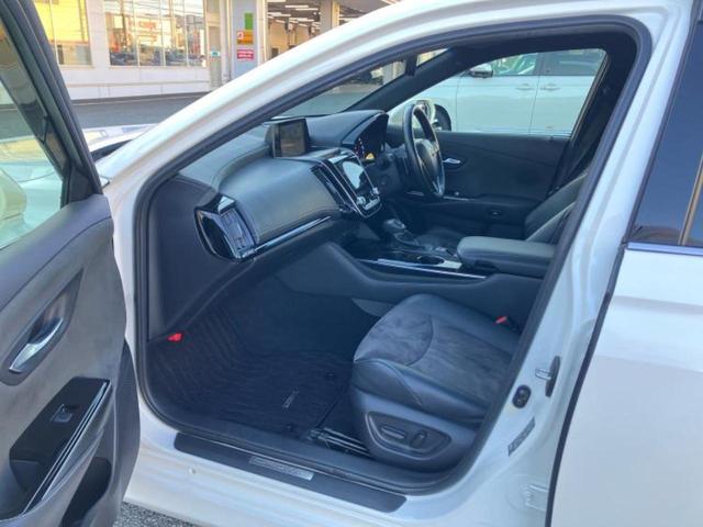 クラウンハイブリッド Ｓエレガンススタイル　新品タイヤ／保証書／純正　ＳＤナビ／トヨタセーフティセンス／シートヒーター／車線逸脱防止支援システム／シート　ハーフレザー／パーキングアシスト　バックガイド／ドライブレコーダー　純正　電動シート（4枚目）