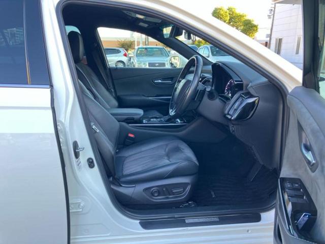 クラウンハイブリッド Ｓエレガンススタイル　新品タイヤ／保証書／純正　ＳＤナビ／トヨタセーフティセンス／シートヒーター／車線逸脱防止支援システム／シート　ハーフレザー／パーキングアシスト　バックガイド／ドライブレコーダー　純正　電動シート（7枚目）