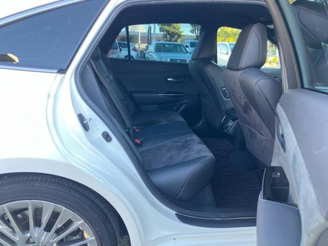 クラウンハイブリッド Ｓエレガンススタイル　新品タイヤ／保証書／純正　ＳＤナビ／トヨタセーフティセンス／シートヒーター／車線逸脱防止支援システム／シート　ハーフレザー／パーキングアシスト　バックガイド／ドライブレコーダー　純正　電動シート（8枚目）