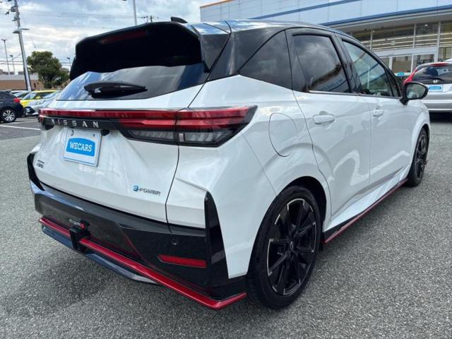 オーラ ニスモ　新品タイヤ／保証書／純正　９インチ　ＳＤナビ／インテリジェントルームミラー／エマージェンシーブレーキ／アラウンドビューモニター／車線逸脱防止支援システム／プロパイロット　衝突被害軽減システム　ＥＴＣ（3枚目）