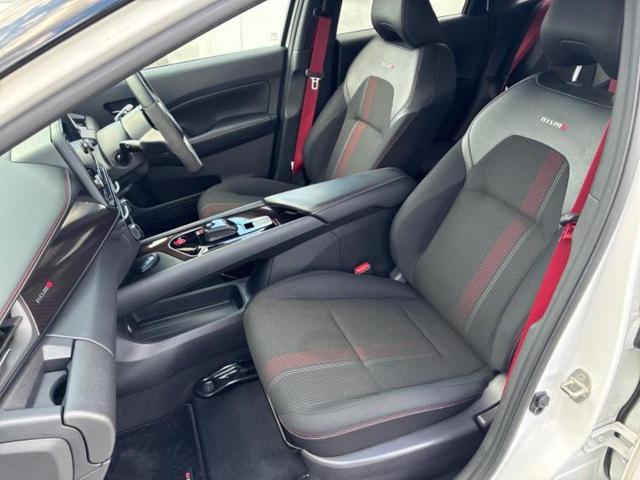 オーラ ニスモ　新品タイヤ／保証書／純正　９インチ　ＳＤナビ／インテリジェントルームミラー／エマージェンシーブレーキ／アラウンドビューモニター／車線逸脱防止支援システム／プロパイロット　衝突被害軽減システム　ＥＴＣ（6枚目）