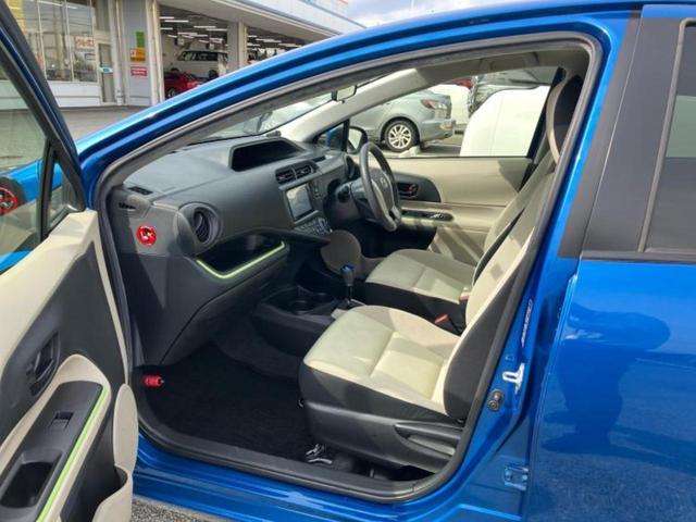 アクア Ｓ　新品タイヤ／保証書／純正　ＳＤナビ／Ｂｌｕｅｔｏｏｔｈ接続／ＥＴＣ／ＥＢＤ付ＡＢＳ／横滑り防止装置／アイドリングストップ／地上波デジタルチューナー／ＤＶＤ／エアバッグ　運転席／エアバッグ　助手席（4枚目）