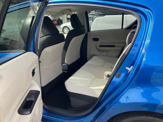 アクア Ｓ　新品タイヤ／保証書／純正　ＳＤナビ／Ｂｌｕｅｔｏｏｔｈ接続／ＥＴＣ／ＥＢＤ付ＡＢＳ／横滑り防止装置／アイドリングストップ／地上波デジタルチューナー／ＤＶＤ／エアバッグ　運転席／エアバッグ　助手席（5枚目）