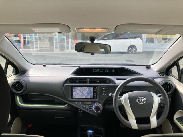 アクア Ｓ　新品タイヤ／保証書／純正　ＳＤナビ／Ｂｌｕｅｔｏｏｔｈ接続／ＥＴＣ／ＥＢＤ付ＡＢＳ／横滑り防止装置／アイドリングストップ／地上波デジタルチューナー／ＤＶＤ／エアバッグ　運転席／エアバッグ　助手席（6枚目）