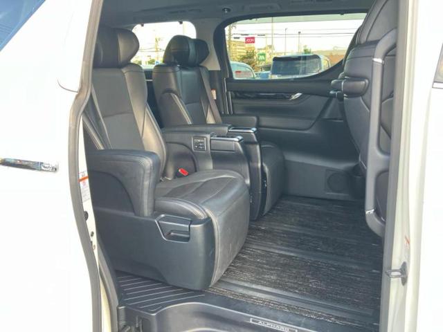 アルファード Ｓ　Ｃパッケージ　サンルーフ／保証書／純正　１０インチ　ＳＤナビ／フリップダウンモニター　純正　１０．１インチ／トヨタセーフティセンス／両側電動スライドドア／シートエアコン／車線逸脱防止支援システム　革シート　ＥＴＣ（8枚目）