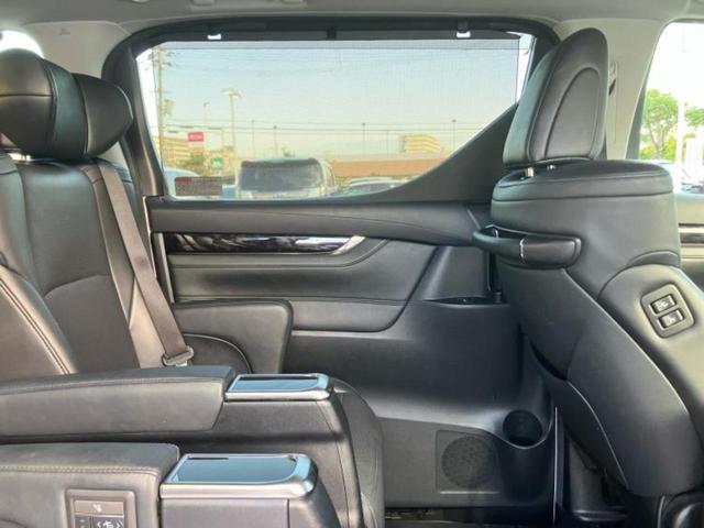 アルファード Ｓ　Ｃパッケージ　サンルーフ／保証書／純正　１０インチ　ＳＤナビ／フリップダウンモニター　純正　１０．１インチ／トヨタセーフティセンス／両側電動スライドドア／シートエアコン／車線逸脱防止支援システム　革シート　ＥＴＣ（24枚目）