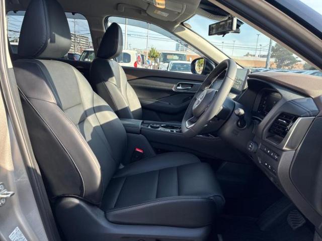 エクストレイル 4WD G e-4ORCE 保証書/ディスプレイオーディオ+ナビ12.3インチ/インテリジェントルームミラー/エマージェンシーブレーキ/シートヒーター/アラウンドビューモニター/車線逸脱防止支援システム/シート 合皮 電動シート(4枚目)