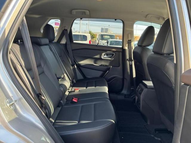 エクストレイル 4WD G e-4ORCE 保証書/ディスプレイオーディオ+ナビ12.3インチ/インテリジェントルームミラー/エマージェンシーブレーキ/シートヒーター/アラウンドビューモニター/車線逸脱防止支援システム/シート 合皮 電動シート(5枚目)