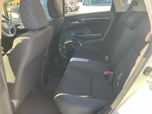 フィット １３Ｇ・Ｌパッケージ　純正　ＳＤナビ／シティーブレーキアクティブシステム（ホンダ）／パーキングアシスト　バックガイド／ヘッドランプ　ＬＥＤ／ＥＴＣ／ＥＢＤ付ＡＢＳ／横滑り防止装置／アイドリングストップ　バックカメラ（5枚目）