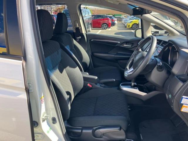 フィット １３Ｇ・Ｌパッケージ　純正　ＳＤナビ／シティーブレーキアクティブシステム（ホンダ）／パーキングアシスト　バックガイド／ヘッドランプ　ＬＥＤ／ＥＴＣ／ＥＢＤ付ＡＢＳ／横滑り防止装置／アイドリングストップ　バックカメラ（7枚目）