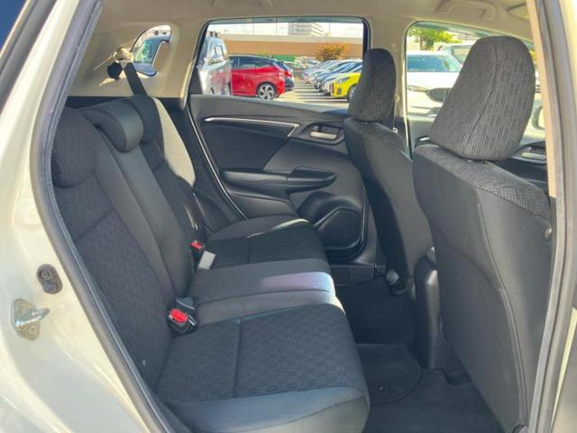 フィット １３Ｇ・Ｌパッケージ　純正　ＳＤナビ／シティーブレーキアクティブシステム（ホンダ）／パーキングアシスト　バックガイド／ヘッドランプ　ＬＥＤ／ＥＴＣ／ＥＢＤ付ＡＢＳ／横滑り防止装置／アイドリングストップ　バックカメラ（8枚目）