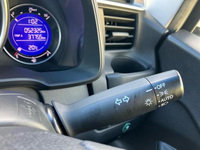 フィット １３Ｇ・Ｌパッケージ　純正　ＳＤナビ／シティーブレーキアクティブシステム（ホンダ）／パーキングアシスト　バックガイド／ヘッドランプ　ＬＥＤ／ＥＴＣ／ＥＢＤ付ＡＢＳ／横滑り防止装置／アイドリングストップ　バックカメラ（17枚目）