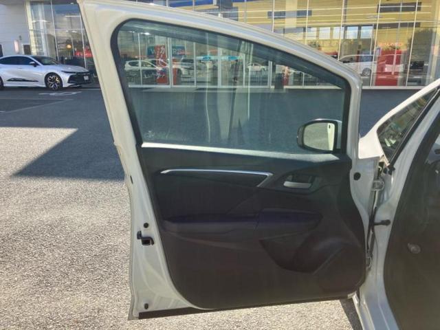 フィット １３Ｇ・Ｌパッケージ　純正　ＳＤナビ／シティーブレーキアクティブシステム（ホンダ）／パーキングアシスト　バックガイド／ヘッドランプ　ＬＥＤ／ＥＴＣ／ＥＢＤ付ＡＢＳ／横滑り防止装置／アイドリングストップ　バックカメラ（23枚目）