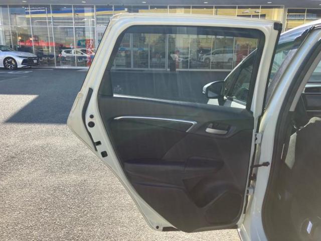 フィット １３Ｇ・Ｌパッケージ　純正　ＳＤナビ／シティーブレーキアクティブシステム（ホンダ）／パーキングアシスト　バックガイド／ヘッドランプ　ＬＥＤ／ＥＴＣ／ＥＢＤ付ＡＢＳ／横滑り防止装置／アイドリングストップ　バックカメラ（24枚目）