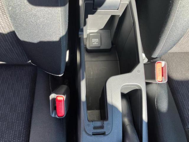 フィット １３Ｇ・Ｌパッケージ　純正　ＳＤナビ／シティーブレーキアクティブシステム（ホンダ）／パーキングアシスト　バックガイド／ヘッドランプ　ＬＥＤ／ＥＴＣ／ＥＢＤ付ＡＢＳ／横滑り防止装置／アイドリングストップ　バックカメラ（27枚目）