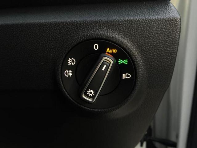 Ｔ－ロック ＴＤＩ　Ｒライン　保証書／純正　８インチ　ＳＤナビ／衝突安全装置／車線逸脱防止支援システム／シート　ハーフレザー／パーキングアシスト　バックガイド／電動バックドア／ヘッドランプ　ＬＥＤ／ＵＳＢジャック　バックカメラ（29枚目）