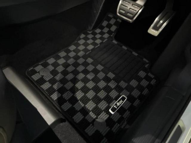 Ｔ－ロック ＴＤＩ　Ｒライン　保証書／純正　８インチ　ＳＤナビ／衝突安全装置／車線逸脱防止支援システム／シート　ハーフレザー／パーキングアシスト　バックガイド／電動バックドア／ヘッドランプ　ＬＥＤ／ＵＳＢジャック　バックカメラ（41枚目）