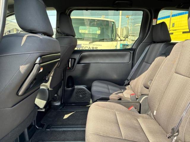 ヴォクシー ハイブリッドＺＳキラメキ２　保証書／純正　１０インチ　ＳＤナビ／フリップダウンモニター　純正　１２．８インチ／トヨタセーフティセンス／両側電動スライドドア／車線逸脱防止支援システム／パーキングアシスト　バックガイド　バックカメラ（8枚目）