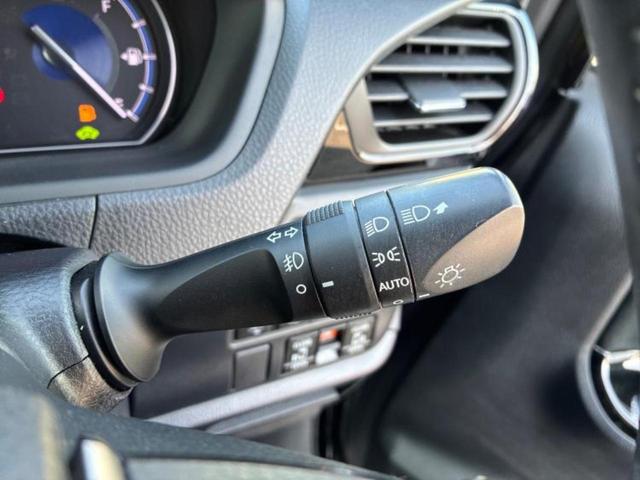 ヴォクシー ハイブリッドＺＳキラメキ２　保証書／純正　１０インチ　ＳＤナビ／フリップダウンモニター　純正　１２．８インチ／トヨタセーフティセンス／両側電動スライドドア／車線逸脱防止支援システム／パーキングアシスト　バックガイド　バックカメラ（15枚目）