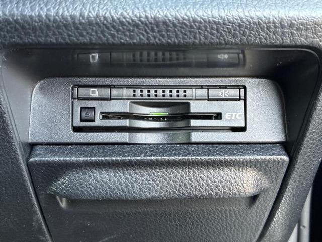 ヴォクシー ハイブリッドＺＳキラメキ２　保証書／純正　１０インチ　ＳＤナビ／フリップダウンモニター　純正　１２．８インチ／トヨタセーフティセンス／両側電動スライドドア／車線逸脱防止支援システム／パーキングアシスト　バックガイド　バックカメラ（18枚目）