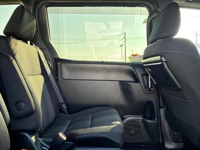 ヴォクシー ハイブリッドＺＳキラメキ２　保証書／純正　１０インチ　ＳＤナビ／フリップダウンモニター　純正　１２．８インチ／トヨタセーフティセンス／両側電動スライドドア／車線逸脱防止支援システム／パーキングアシスト　バックガイド　バックカメラ（25枚目）