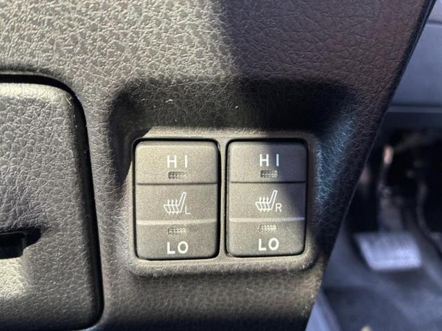 ヴォクシー ハイブリッドＺＳキラメキ２　保証書／純正　１０インチ　ＳＤナビ／フリップダウンモニター　純正　１２．８インチ／トヨタセーフティセンス／両側電動スライドドア／車線逸脱防止支援システム／パーキングアシスト　バックガイド　バックカメラ（28枚目）